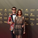 Macarena Gómez y Aldo Comas posan en la alfombra roja de los Goya 2022
