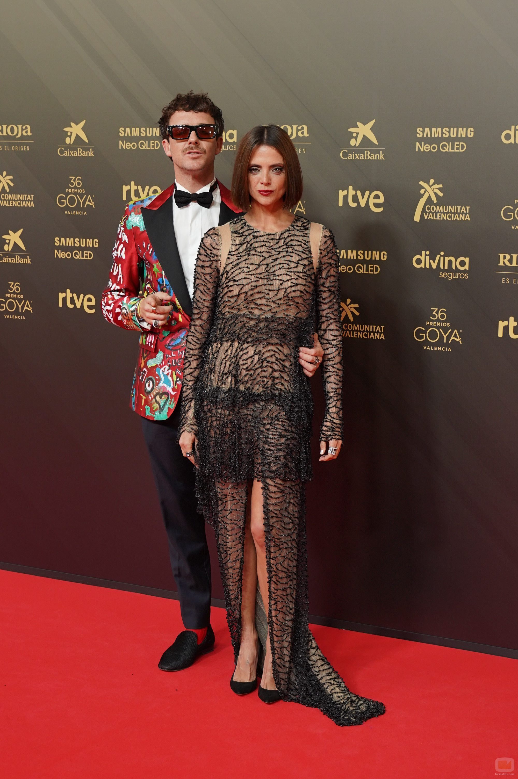 Macarena Gómez y Aldo Comas posan en la alfombra roja de los Goya 2022