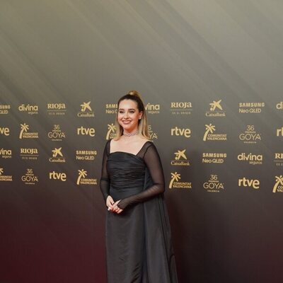 Paula Usero en la alfombra roja de los Goya 2022