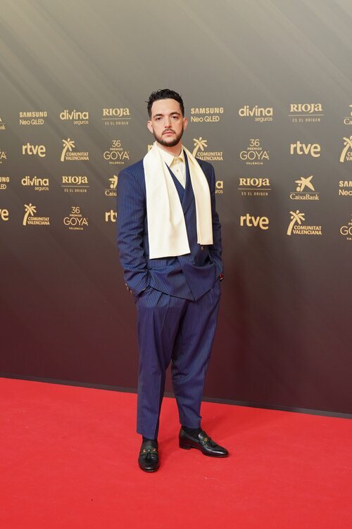 C. Tangana posa en la alfombra roja de los Goya 2022