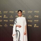 Mina El Hammani posa en la alfombra roja de los Goya 2022