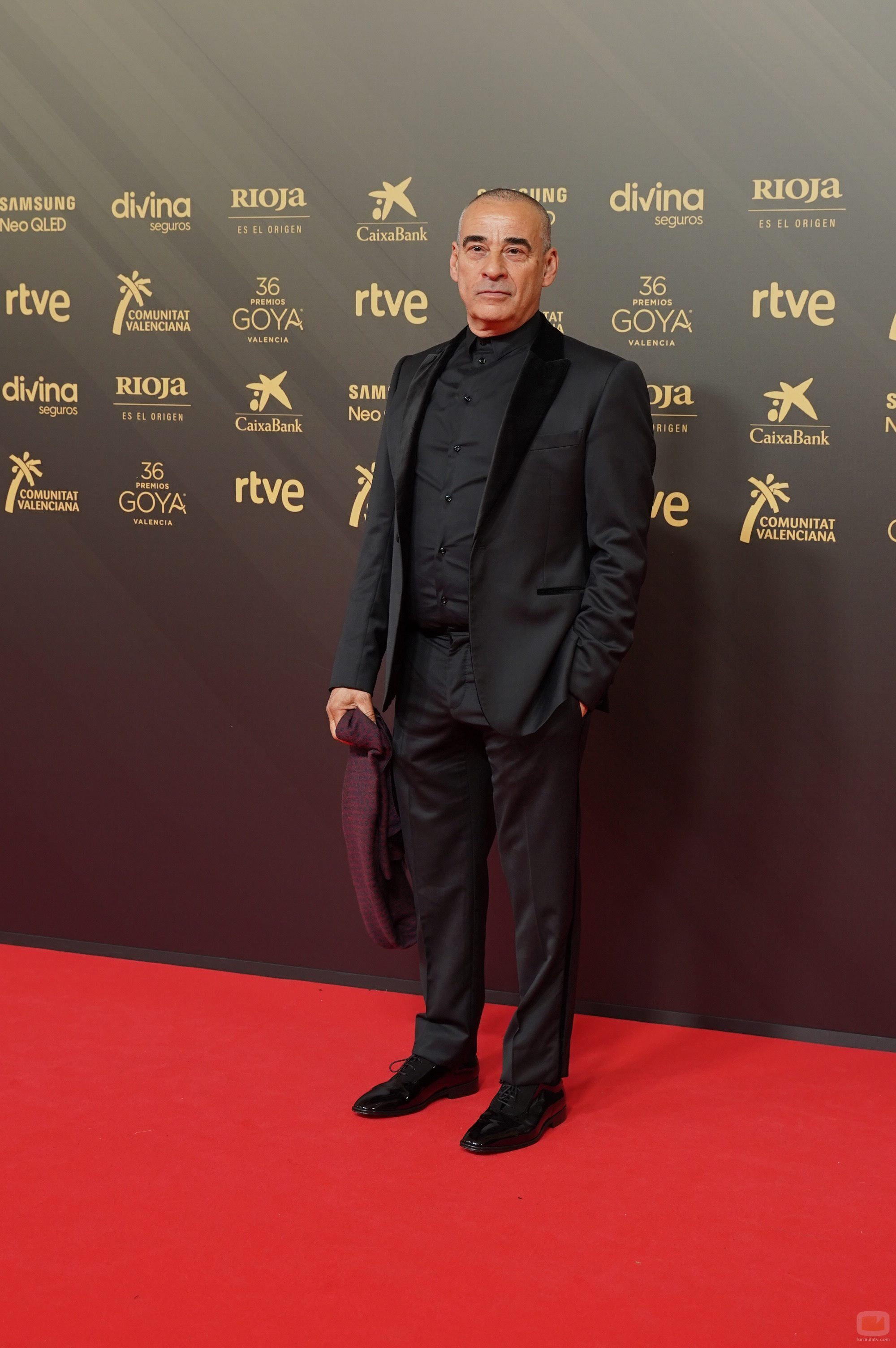 Eduard Fernández posa en la alfombra roja de los Goya 2022