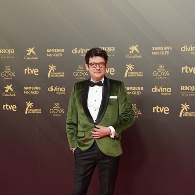 Manolo Solo posa en la alfombra roja de los Goya 2022