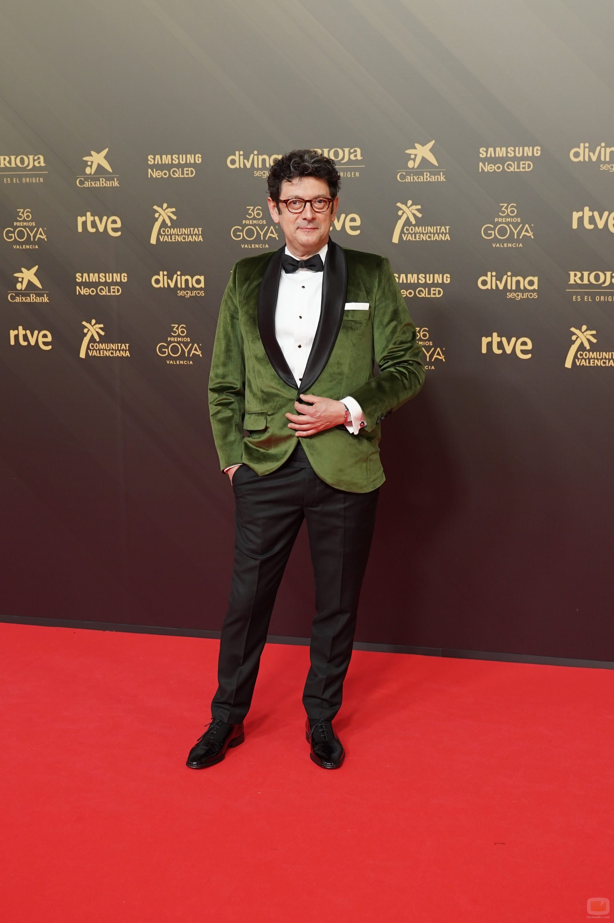Manolo Solo posa en la alfombra roja de los Goya 2022