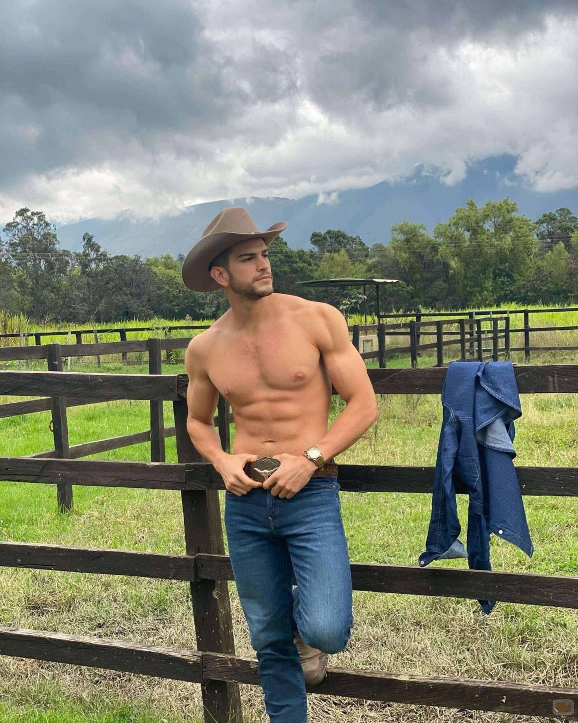 Bernardo Flores ('Pasión de Gavilanes'), sin camiseta