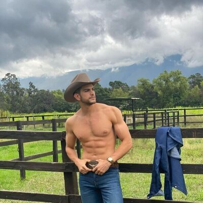 Bernardo Flores ('Pasión de Gavilanes'), sin camiseta