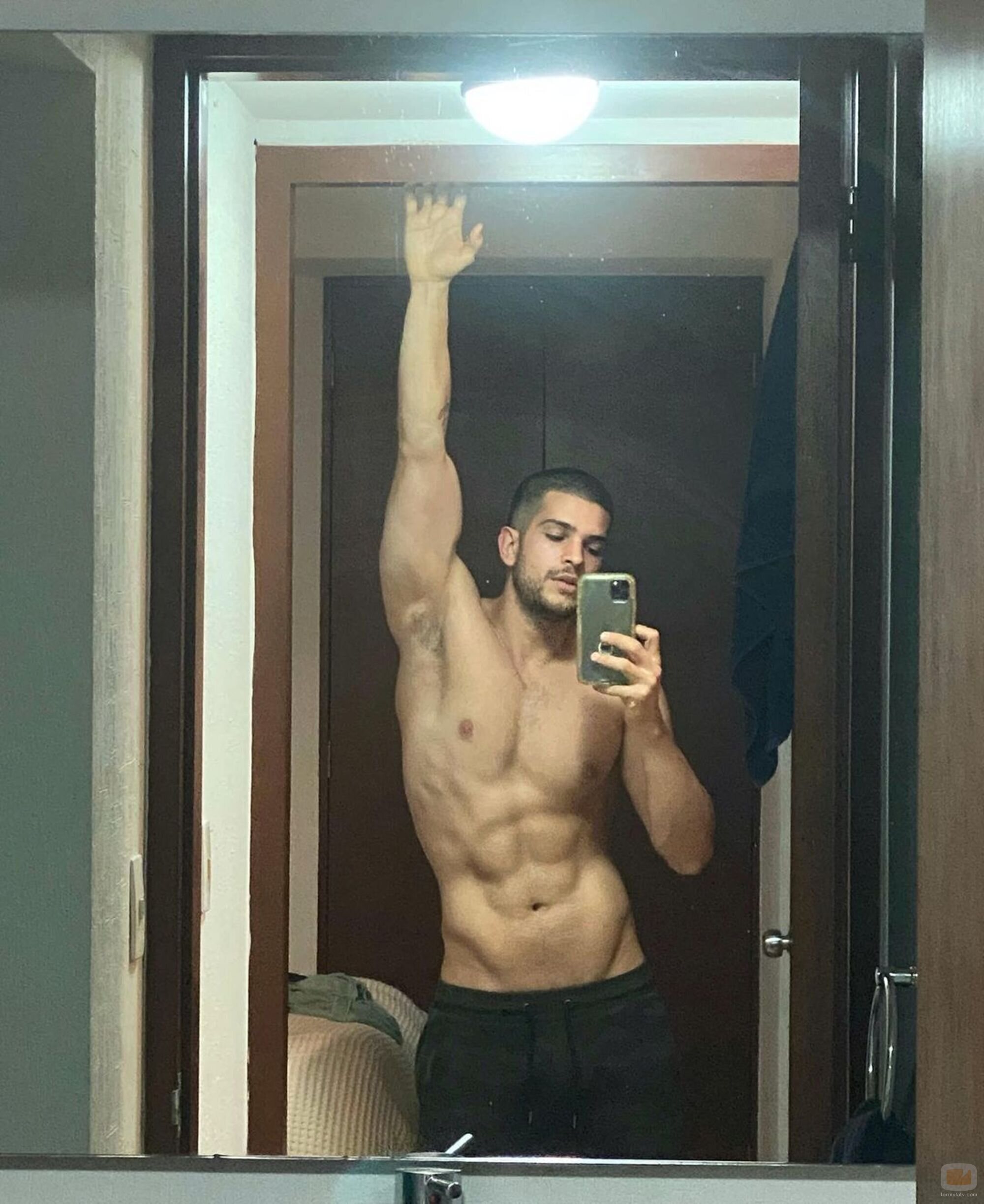 Bernardo Flores ('Pasión de Gavilanes') luce su atlético torso