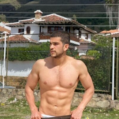Bernardo Flores ('Pasión de Gavilanes') posa sin camiseta