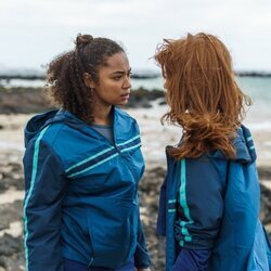 Berta Vázquez e Irene Dev en 'Bienvenidos a Edén'