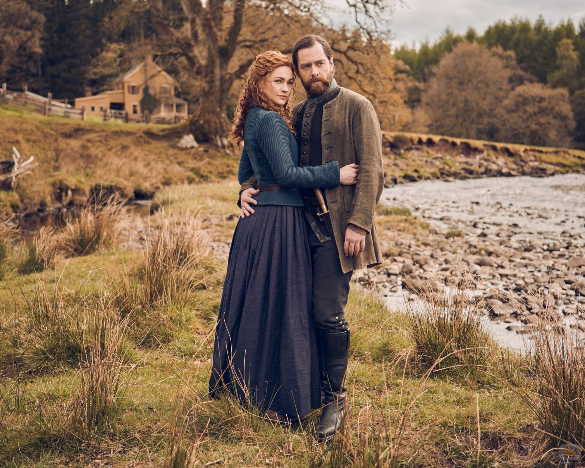 Richard Rankin y Sophie Skelton en la sexta temporada de 'Outlander'