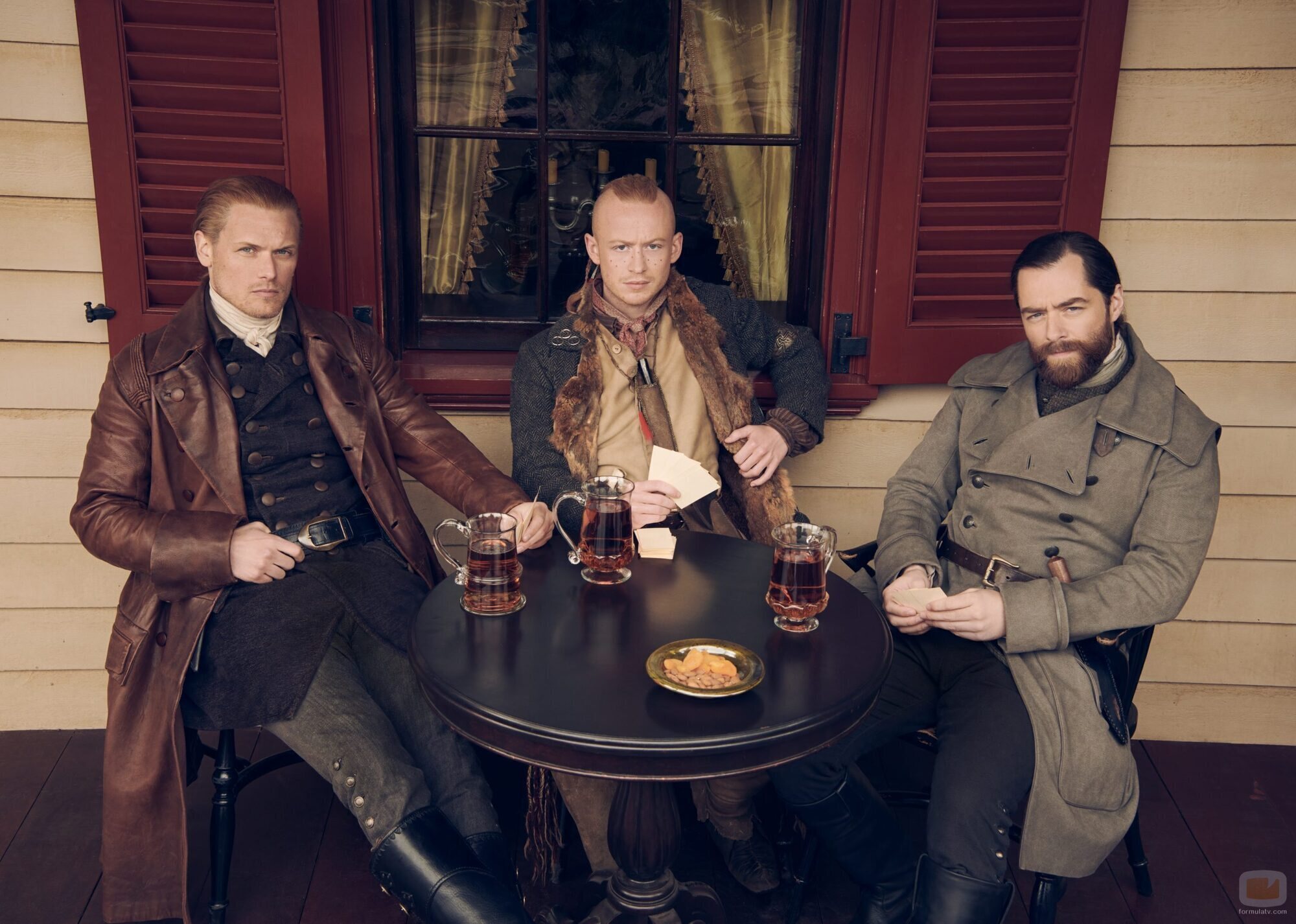 Sam Heughan, John Bell y Richard Rankin en la sexta temporada de 'Outlander'