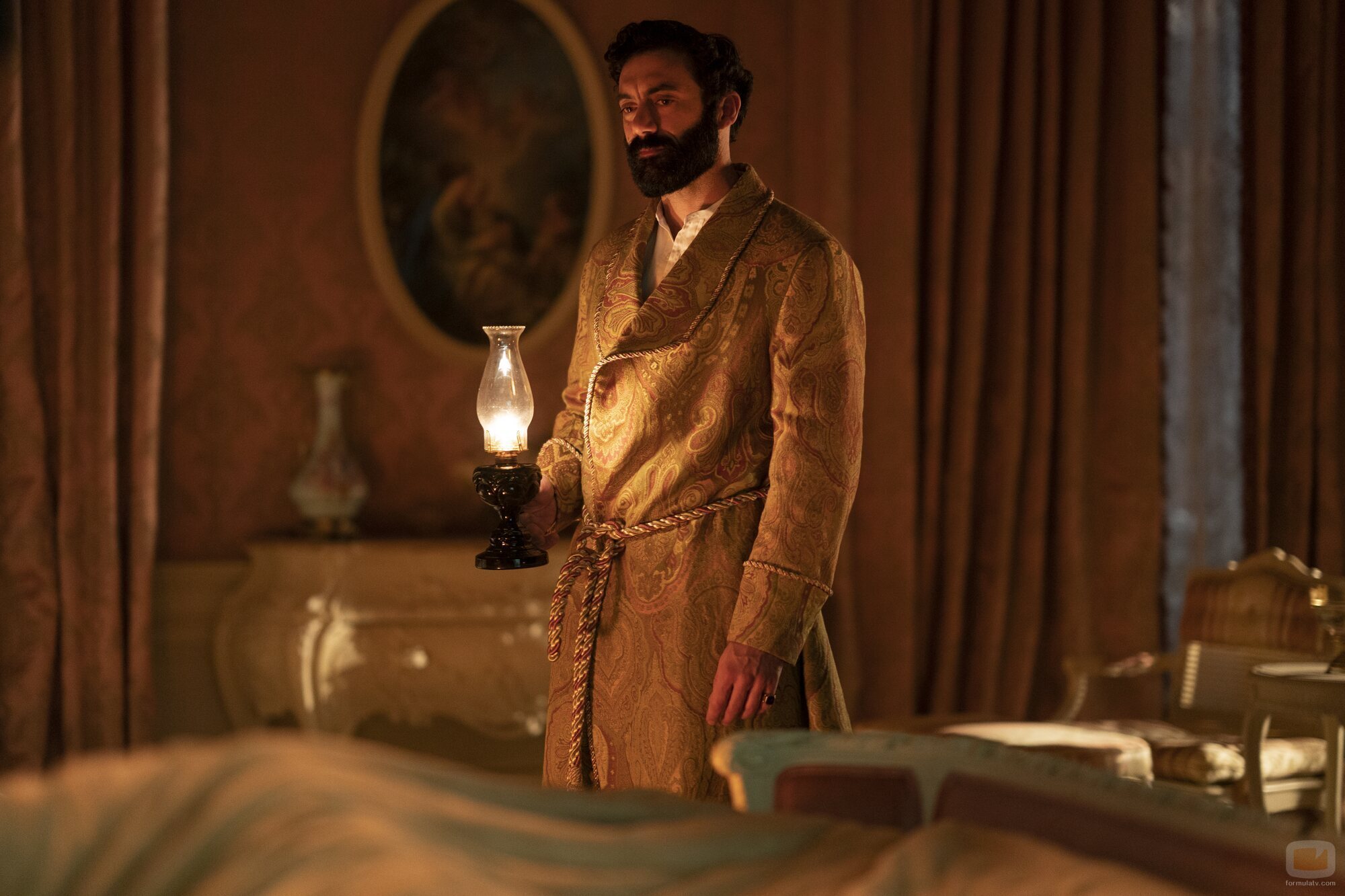 Morgan Spector es George Russell