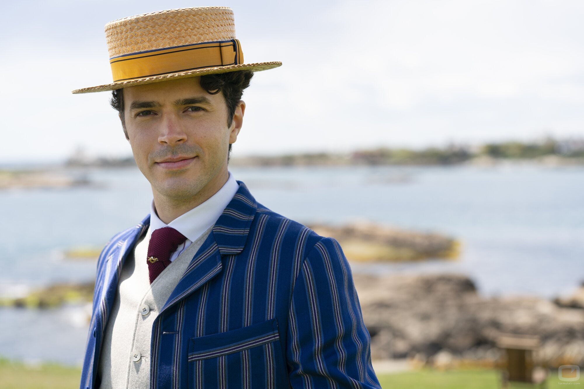 Harry Richardson es Larry Russell