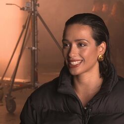 Chanel en una entrevista del making of de "SloMo"