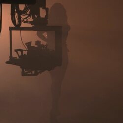 Chanel en una secuencia del videoclip de "SloMo"