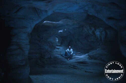 Obi-Wan Kenobi (Ewan McGregor), medita en una cueva en la serie de Disney+