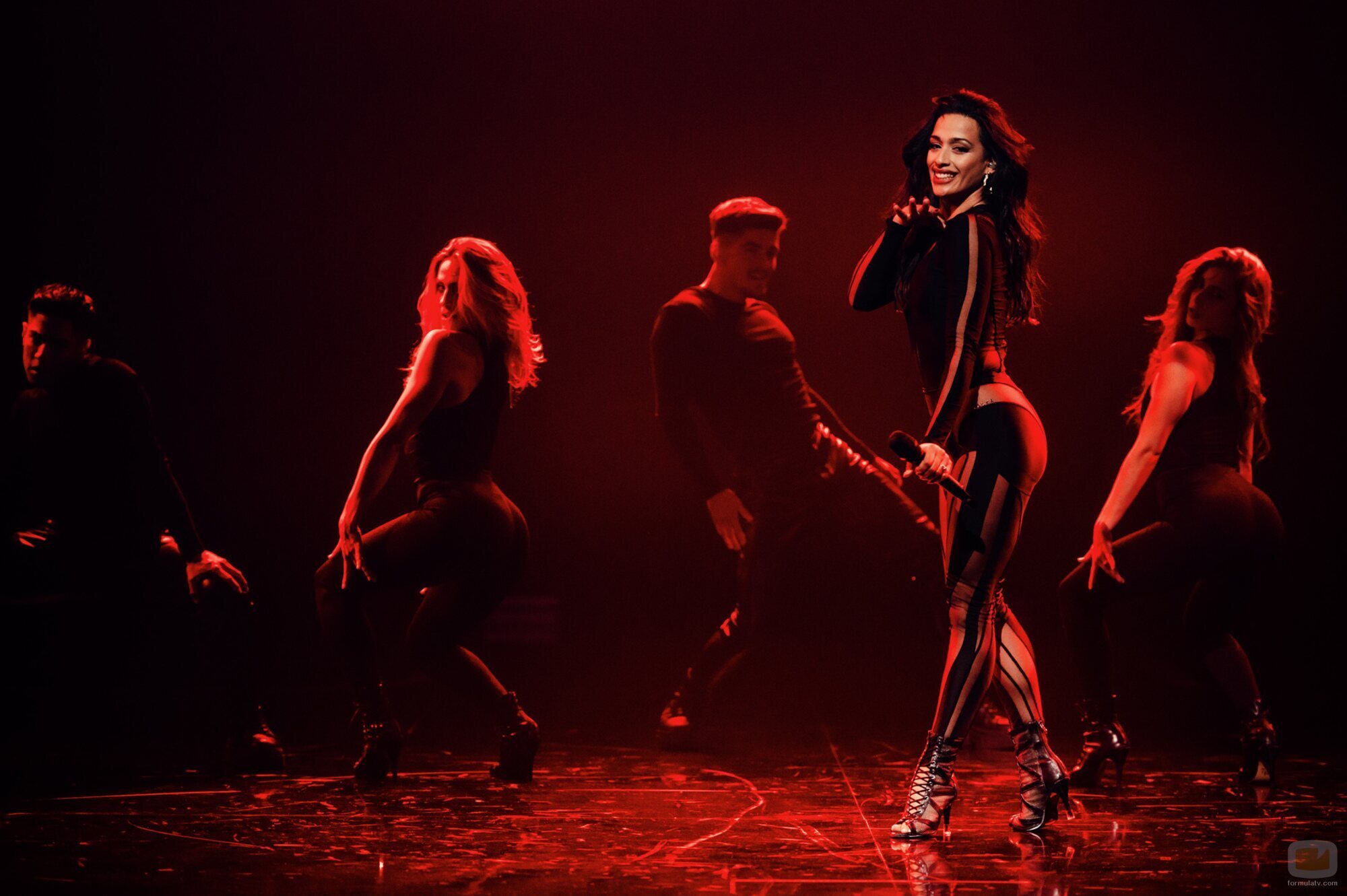 Chanel Terrero y sus bailarines, en el Festival da Canção 2022