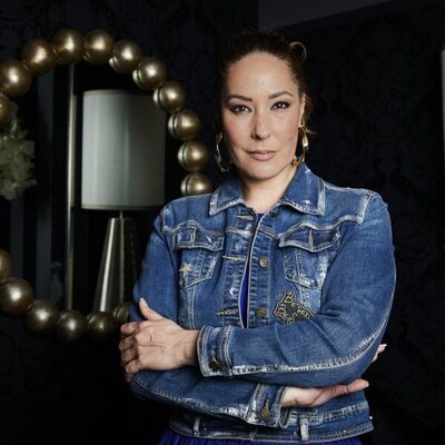 Rosario Mohedano posa con los brazos cruzados