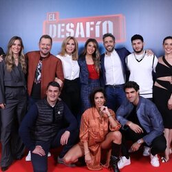 El jurado y los concursantes de la segunda edición de 'El desafío' junto a Roberto Leal en la presentación