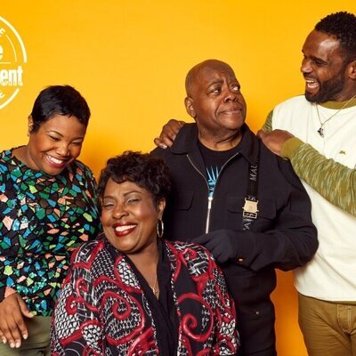 Kellie Williams, Jo Marie Payton, Reginald Veljohnson y Darius Mccray en la 90's Con