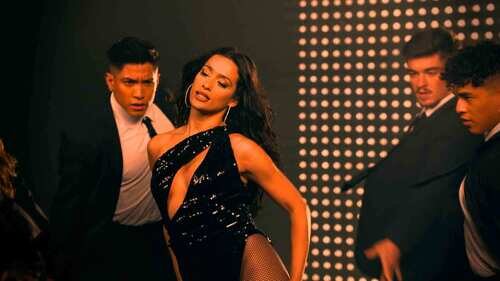 Chanel bailando en el videoclip de 'SloMo'