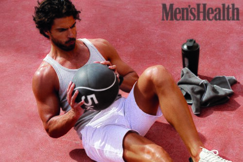 Maxi Iglesias, haciendo ejercicio en Men's Health