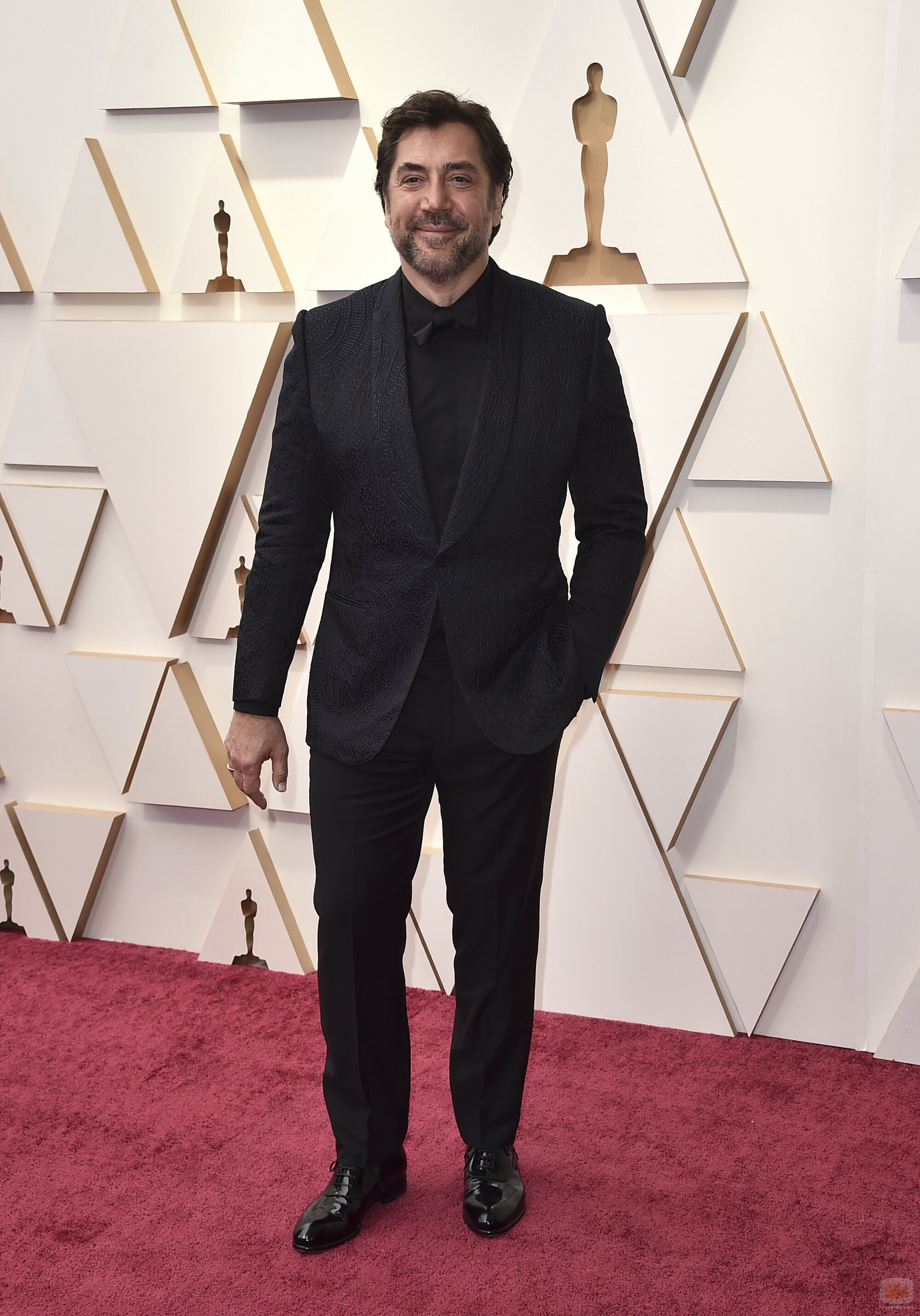Javier Bardem posa en la alfombra roja de los Oscar 2022