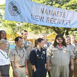 Los personajes de 'Perdidos' en la fiesta de bienvenida de Dharma de la quinta temporada