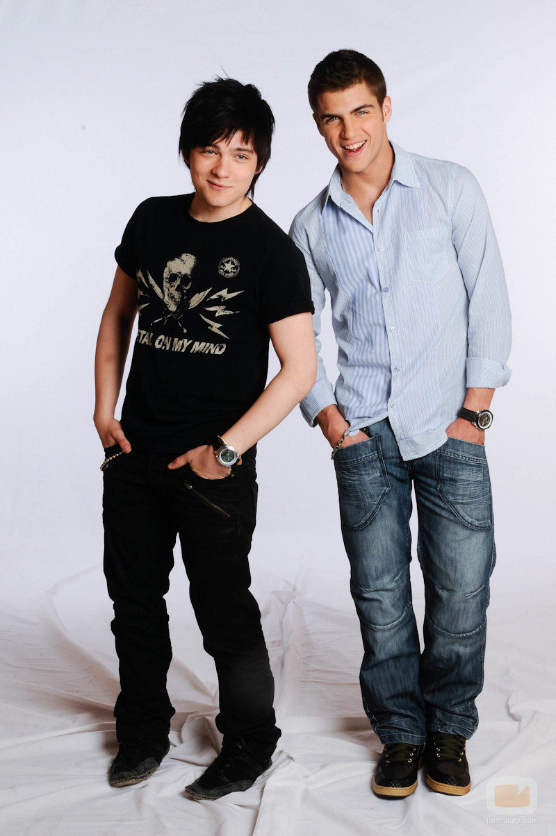 Adam Jezierski y Maxi Iglesias