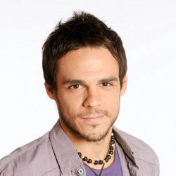 Bart Santana es Roque en 'FoQ'