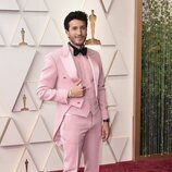 Sebastián Yatra posa en la alfombra roja de los Oscar 2022