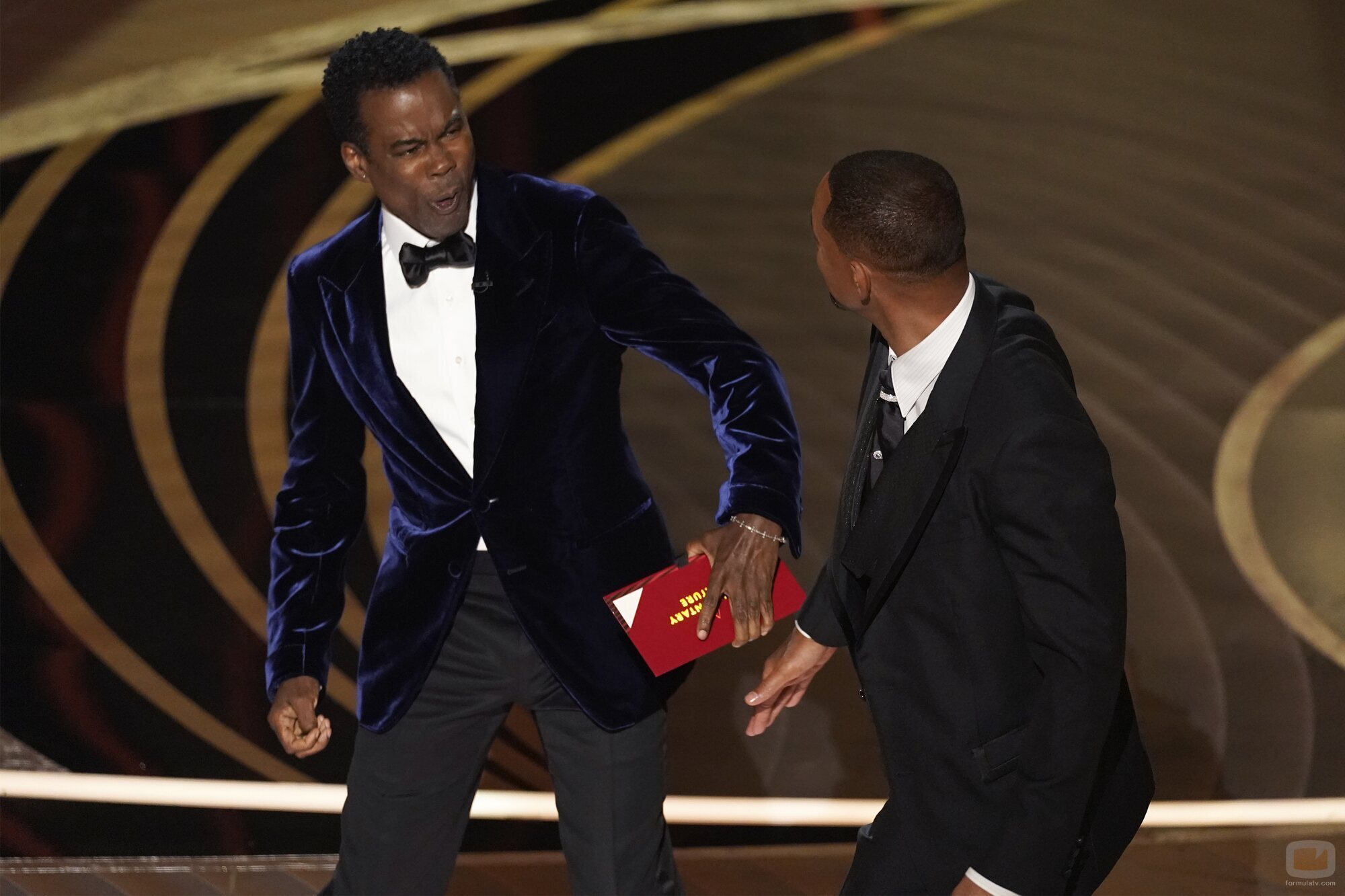 Will Smith abofetea a Chris Rock en la gala de los Oscar 2022
