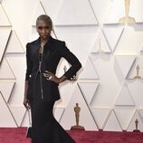 Cynthia Erivo posa en la alfombra roja de los Oscar 2022