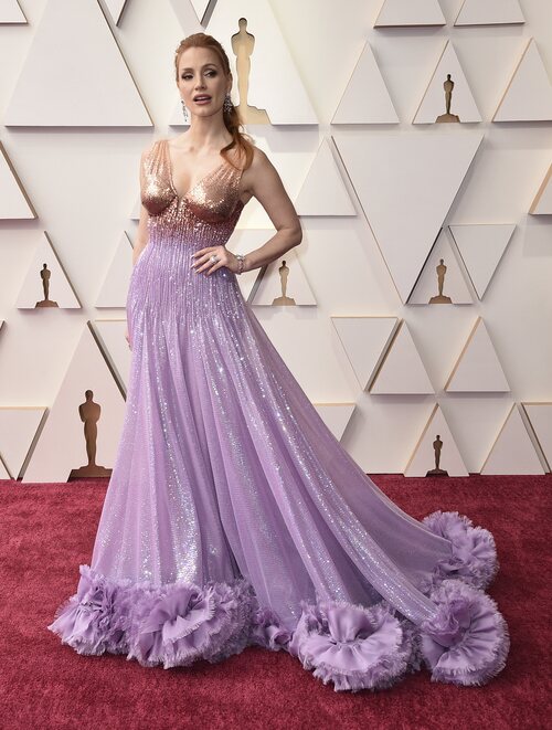 Jessica Chastain posa en la alfombra roja de los Oscar 2022