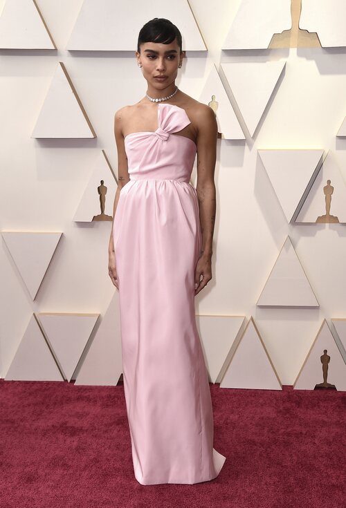 Zoë Kravitz posa en la alfombra roja de los Oscar 2022