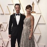 Benedict Cumberbatch y Sophie Hunter posan en la alfombra roja de los Oscar 2022