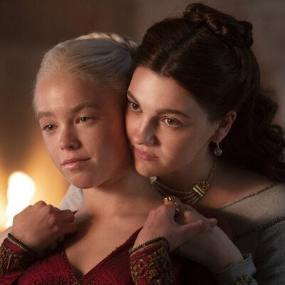 Las jóvenes Rhaenyra y Alicent en 'La casa del dragón'