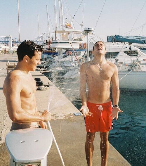 André Lamoglia, dando un mangueretazo a su amigo