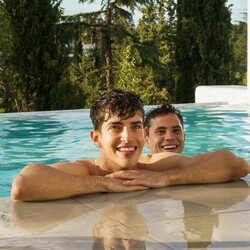 Manu Ríos y André Lamoglia se bañan en la piscina en 'Élite 5'