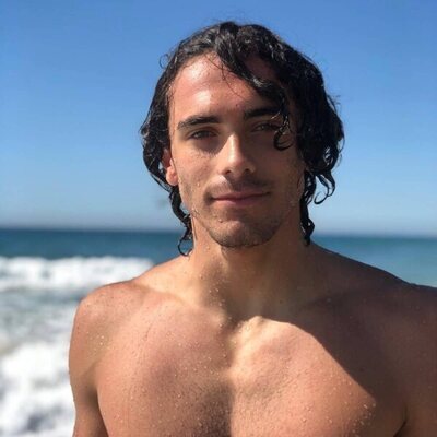 Marc Bonnín posa con el torso desnudo