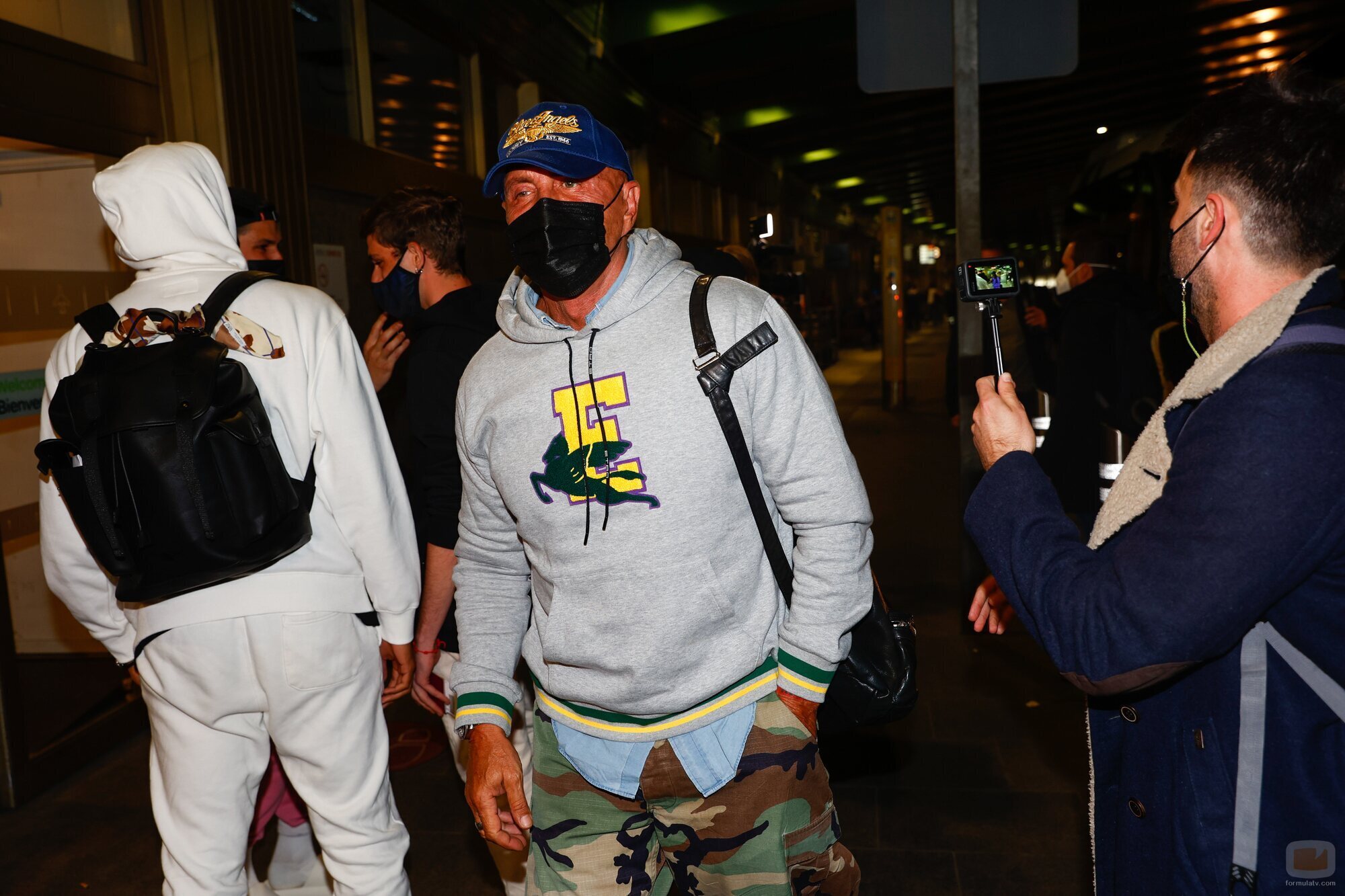 Kiko Matamoros, en el aeropuerto camino a 'Supervivientes 2022'