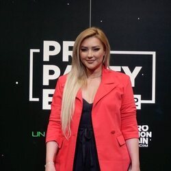Ronela Hajati visita la PreParty 2022 de Madrid