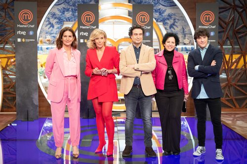 Parte del equipo de 'MasterChef', promocionando su décima edición