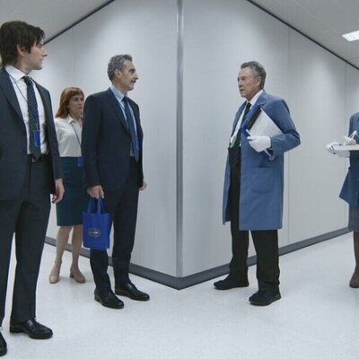 Burt se encuentra con el resto de trabajadores de Lumon