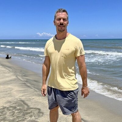 Nacho Palau posa en las playas de 'Supervivientes 2022'