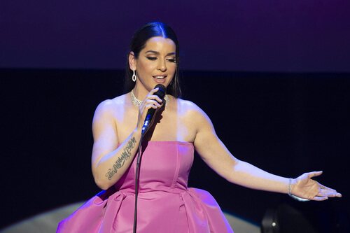 Ruth Lorenzo, cantando en la gala de despedida de Chanel