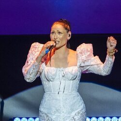 Rosa López, cantando en la despedida de Chanel