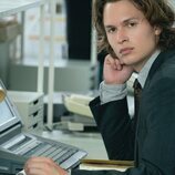 Ansel Elgort es Jake Adelstein en 'Tokyo Vice'