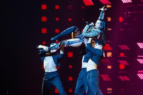 Chanel, aupada por sus bailarines durante el primer ensayo en Eurovisión 2022