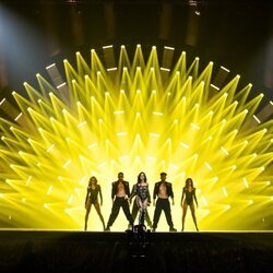 Chanel, con fondo amarillo durante el segundo ensayo de Eurovisión 2022